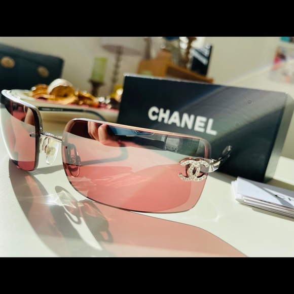 CHANEL Accessories - Rare 💫 Vintage Chanel rimless sunglasses 🪐🌾